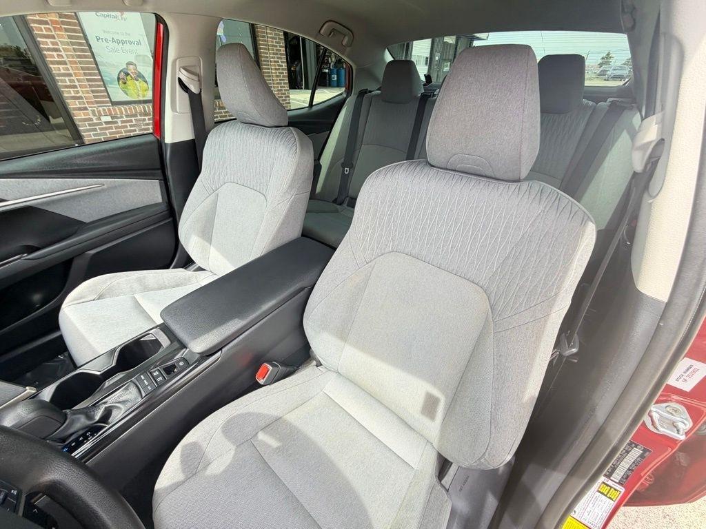 Toyota Camry Hybrid  2025
