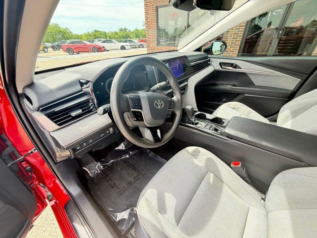 Toyota Camry Hybrid  2025