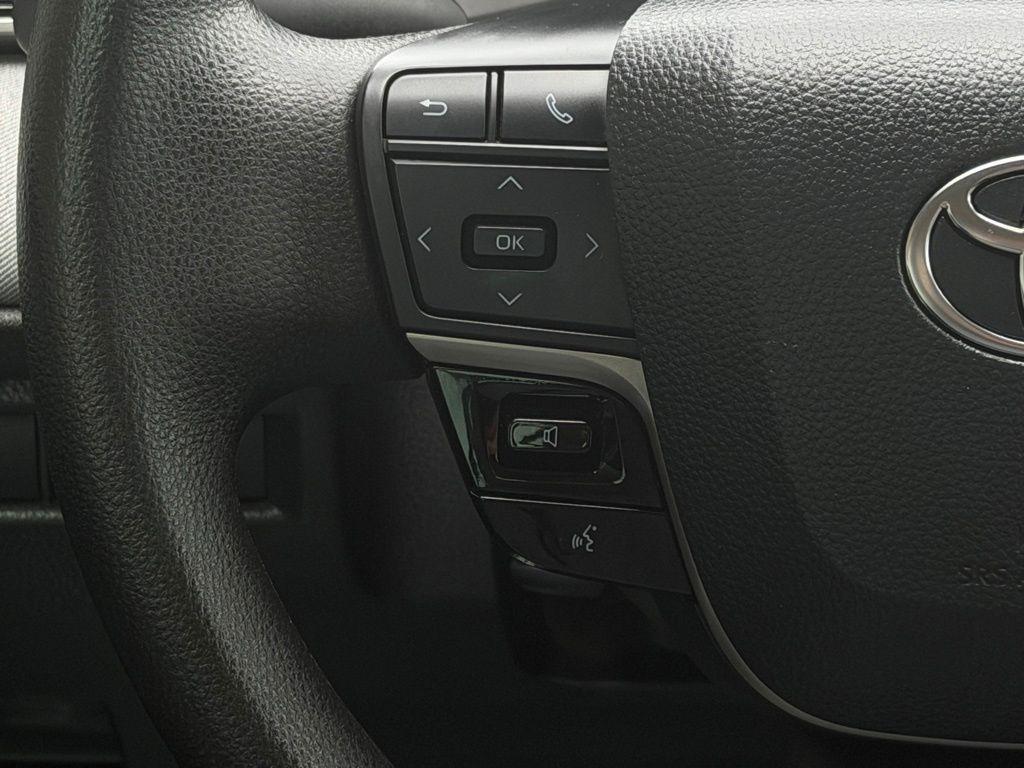 Toyota Camry Hybrid  2025