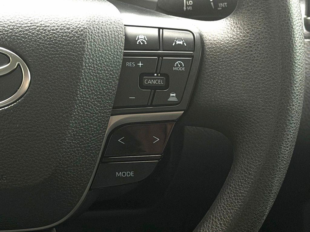 Toyota Camry Hybrid  2025