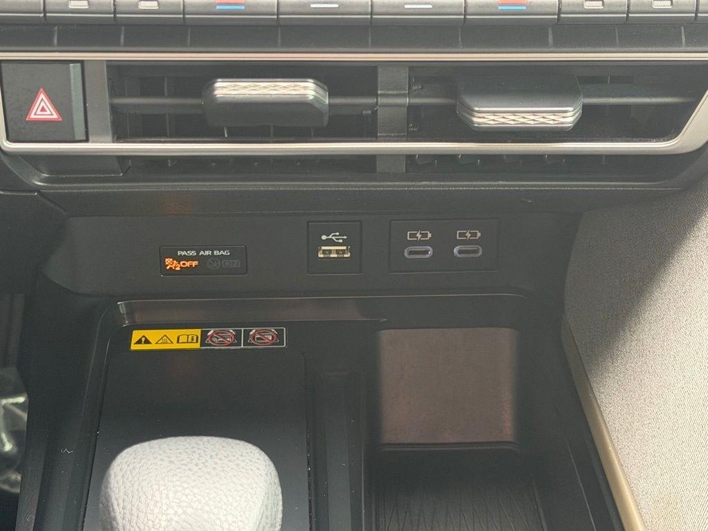 Toyota Camry Hybrid  2025