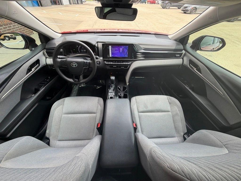 Toyota Camry Hybrid  2025