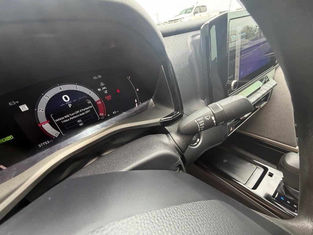 Toyota Camry Hybrid  2025