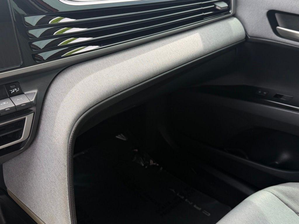 Toyota Camry Hybrid  2025
