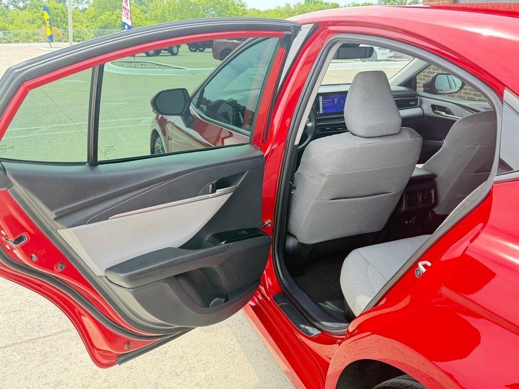 Toyota Camry Hybrid  2025