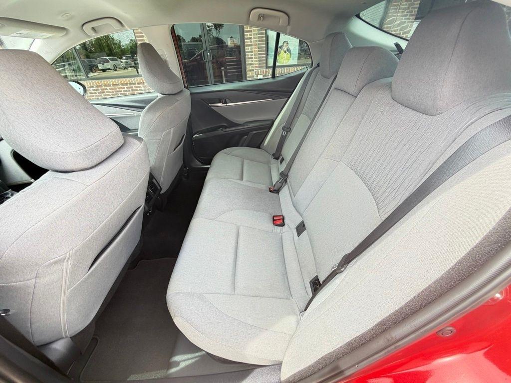 Toyota Camry Hybrid  2025