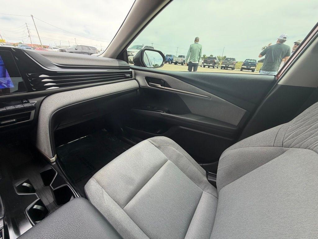 Toyota Camry Hybrid  2025
