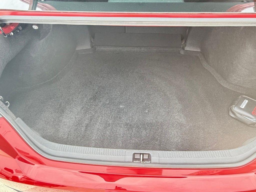 Toyota Camry Hybrid  2025