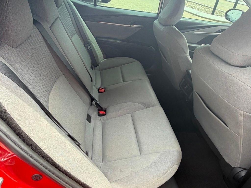 Toyota Camry Hybrid  2025