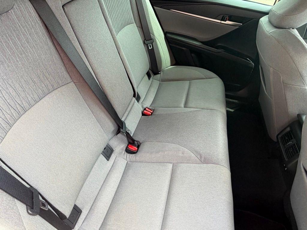Toyota Camry Hybrid  2025
