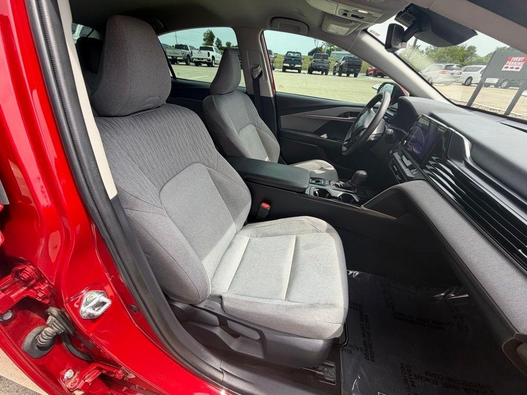 Toyota Camry Hybrid  2025
