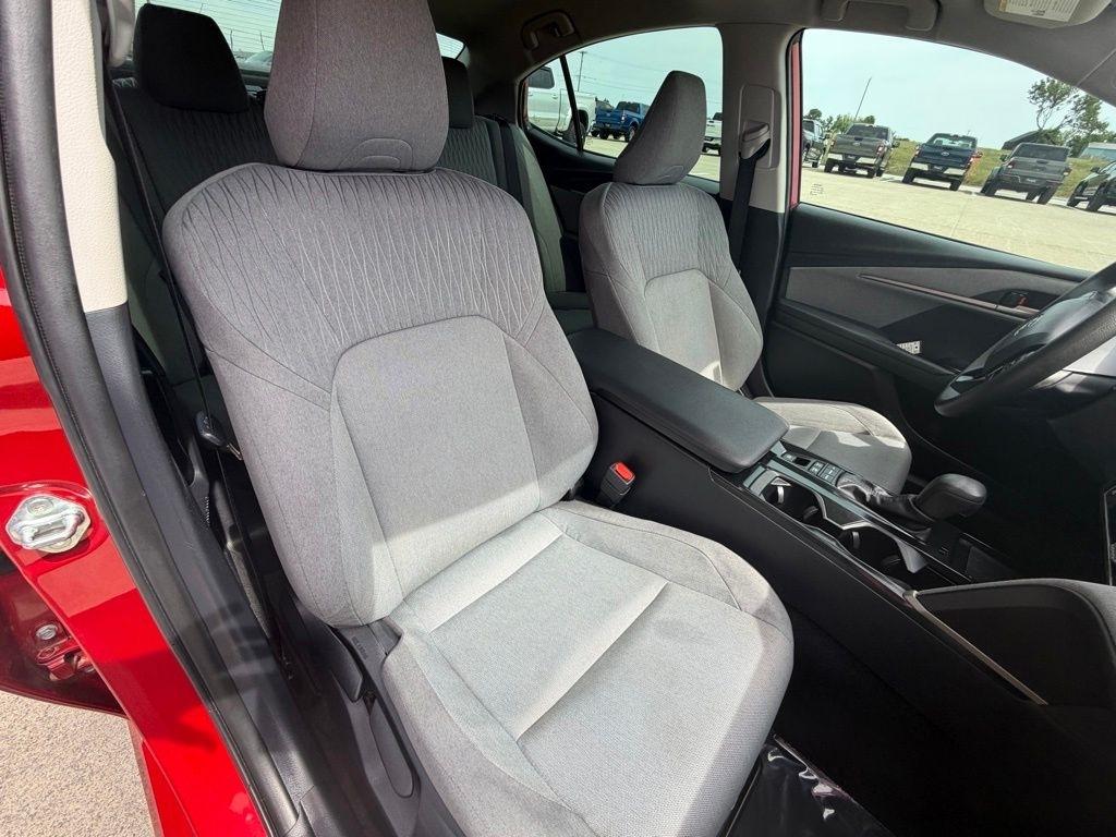 Toyota Camry Hybrid  2025