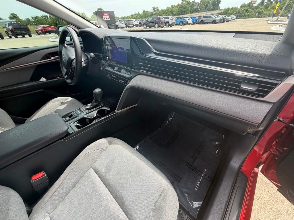 Toyota Camry Hybrid  2025