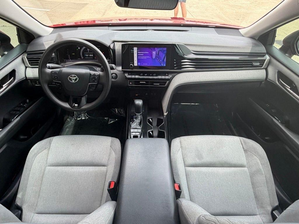 Toyota Camry Hybrid  2025