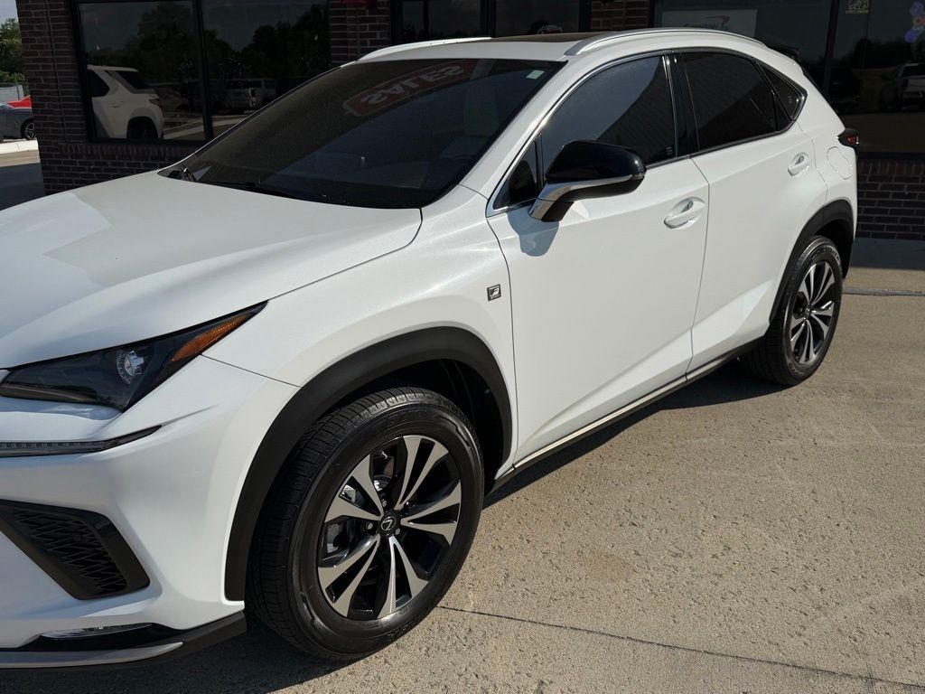 Lexus NX 300  2021