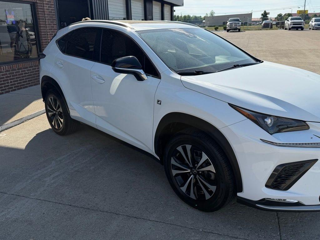 Lexus NX 300  2021