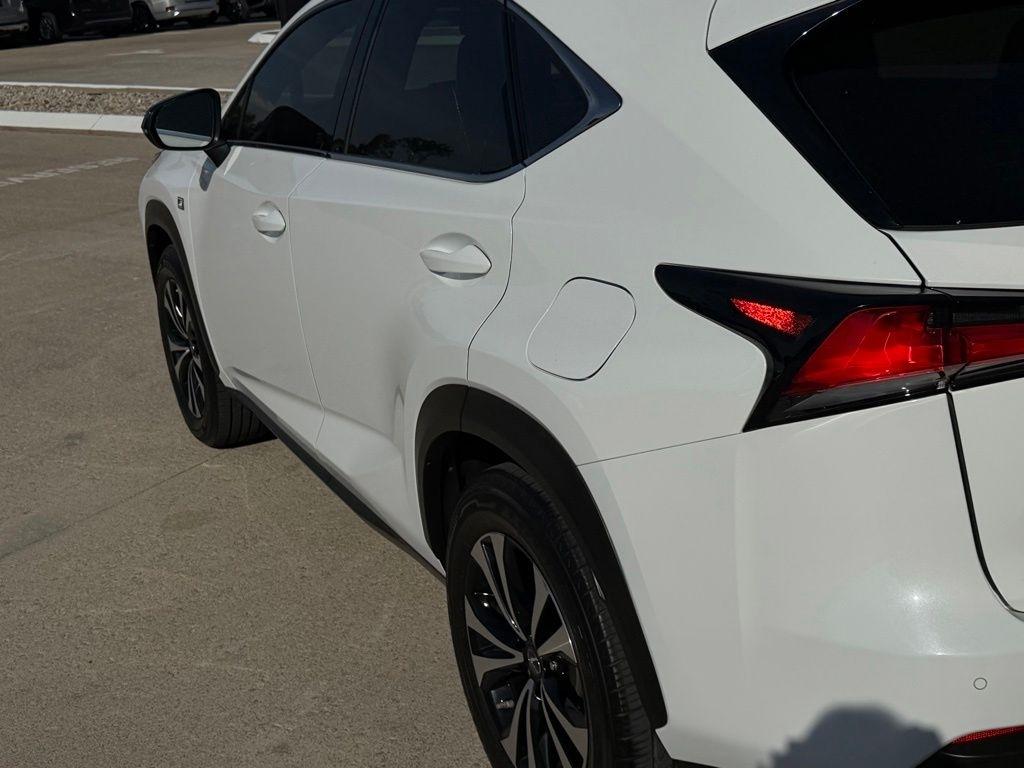 Lexus NX 300  2021