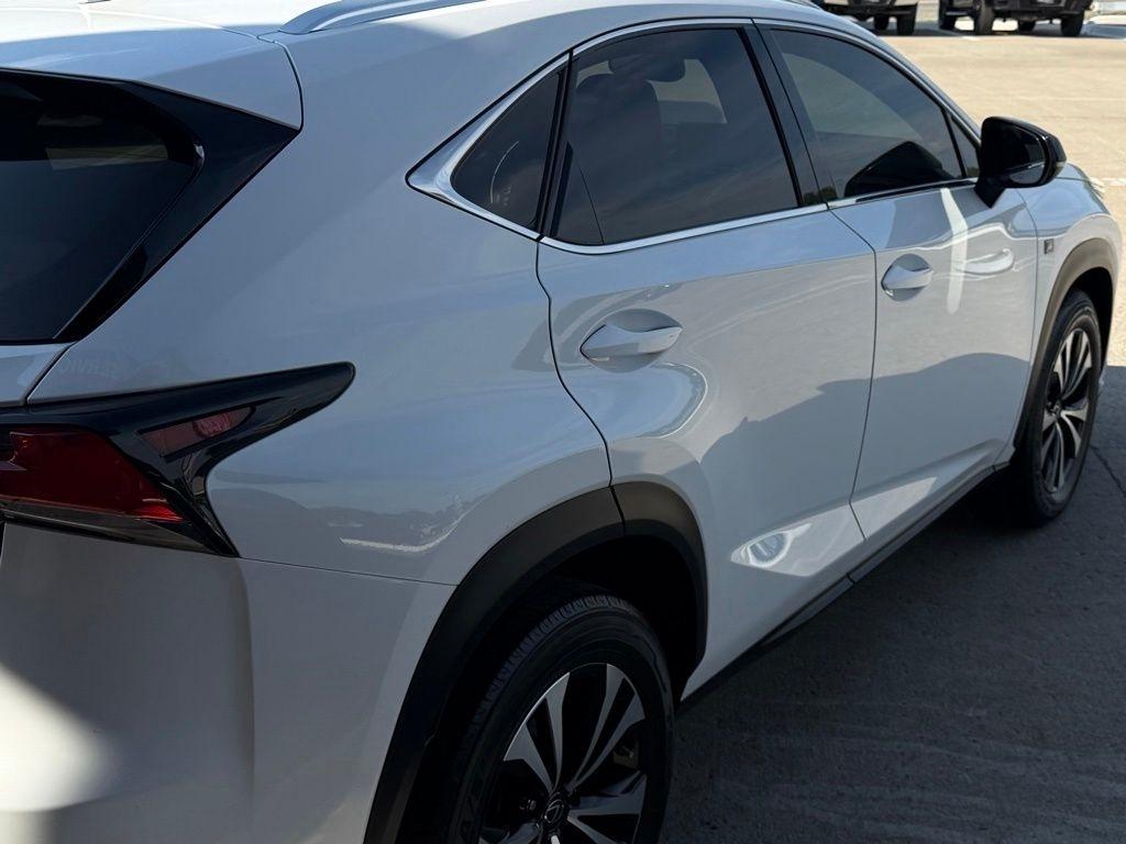 Lexus NX 300  2021