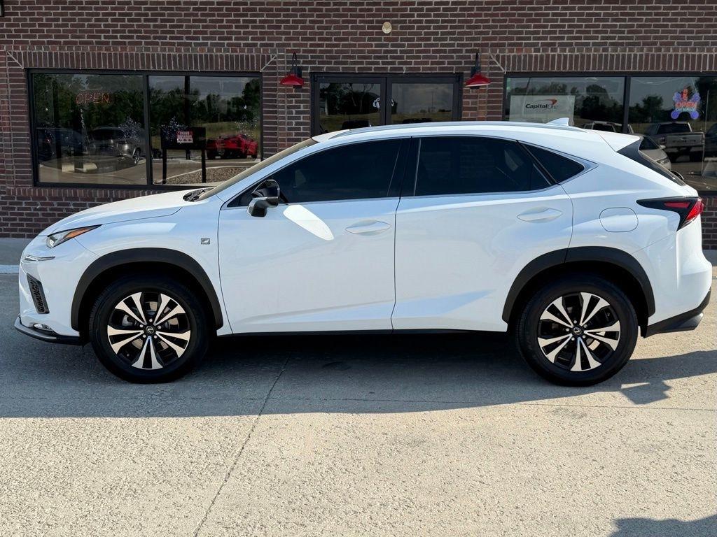 Lexus NX 300  2021