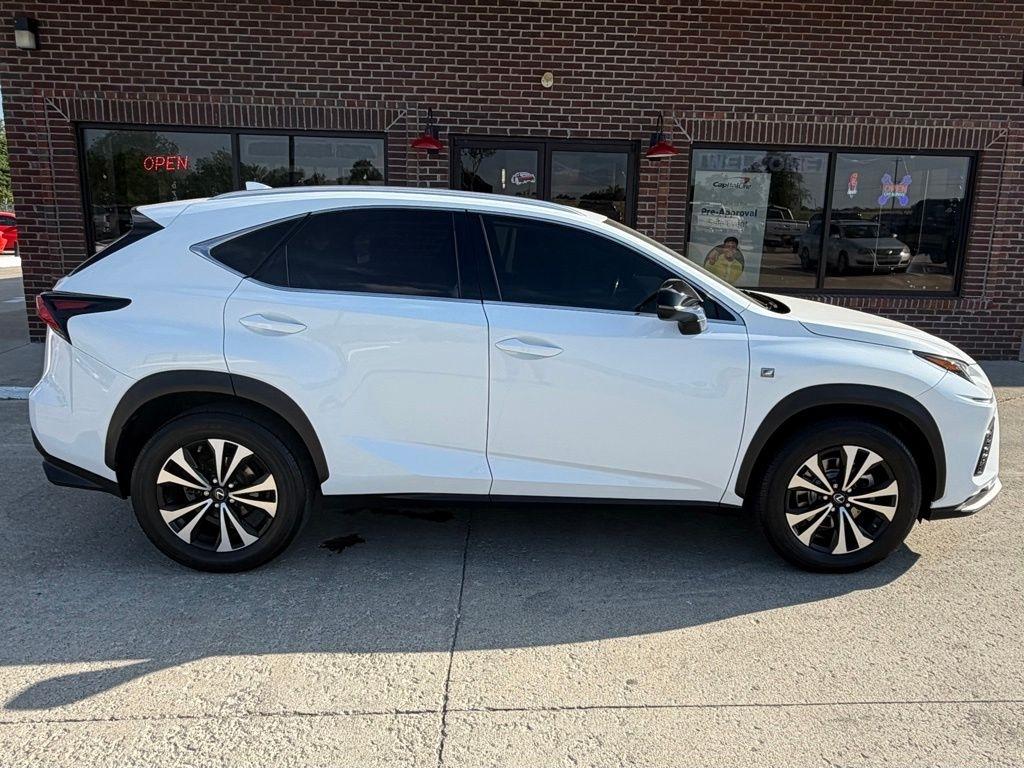 Lexus NX 300  2021