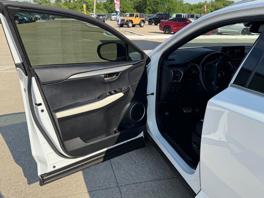 Lexus NX 300  2021