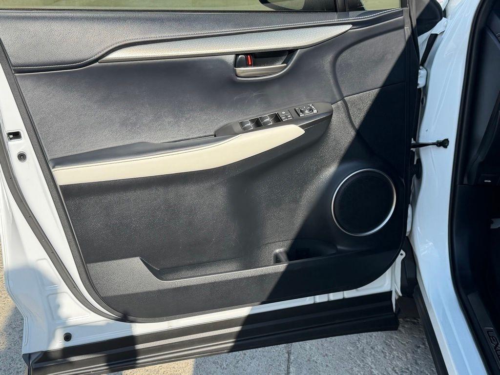 Lexus NX 300  2021