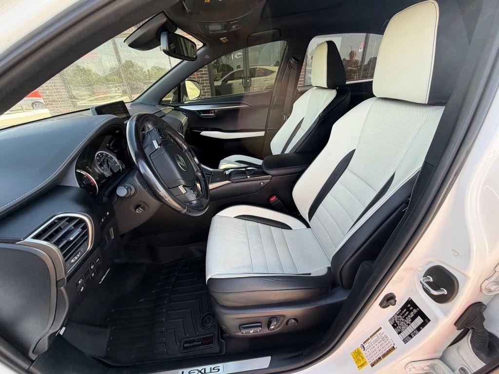 Lexus NX 300  2021