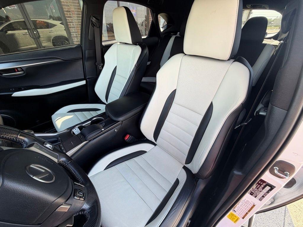 Lexus NX 300  2021