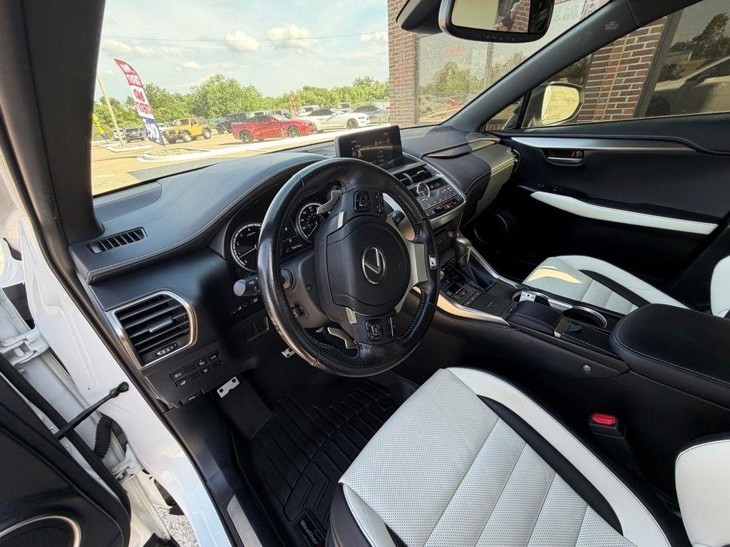Lexus NX 300  2021