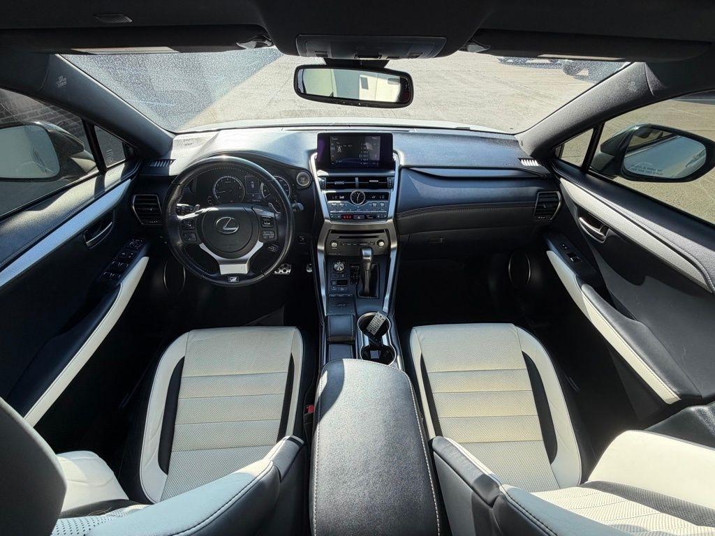 Lexus NX 300  2021