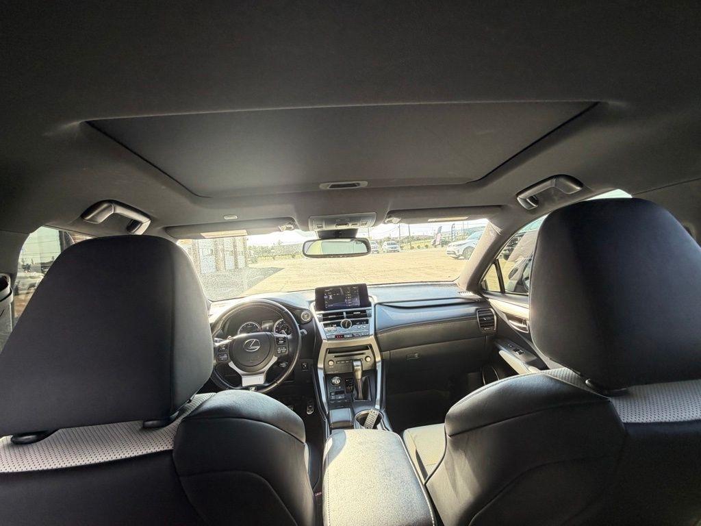 Lexus NX 300  2021