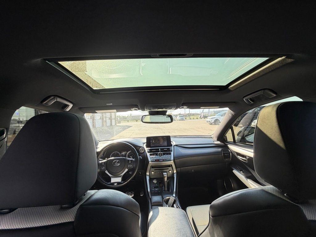 Lexus NX 300  2021
