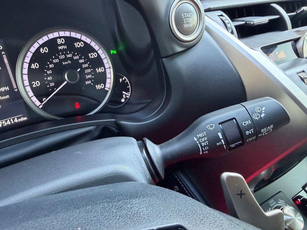 Lexus NX 300  2021
