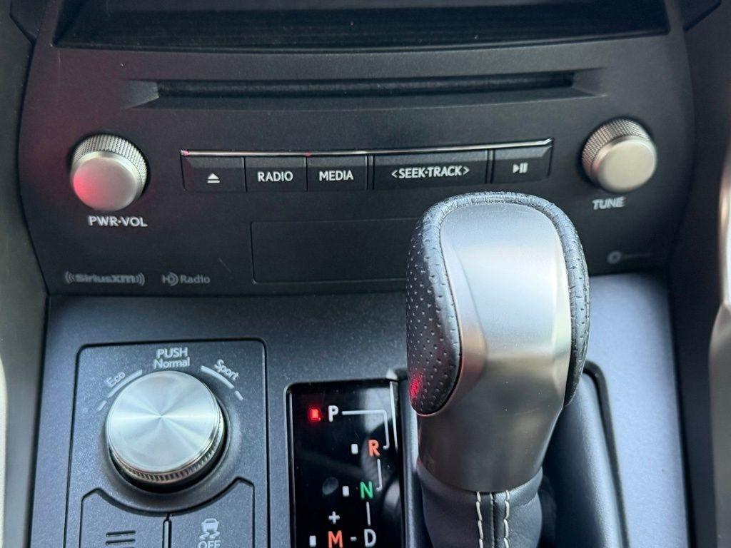 Lexus NX 300  2021