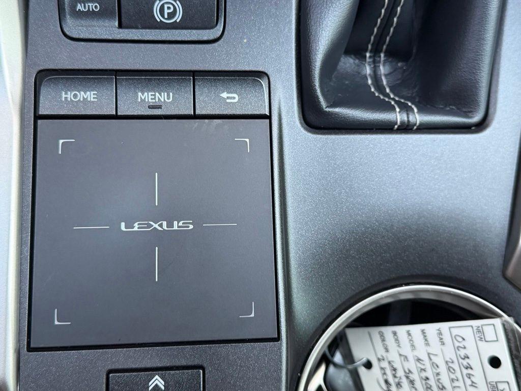 Lexus NX 300  2021