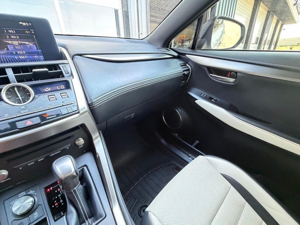 Lexus NX 300  2021