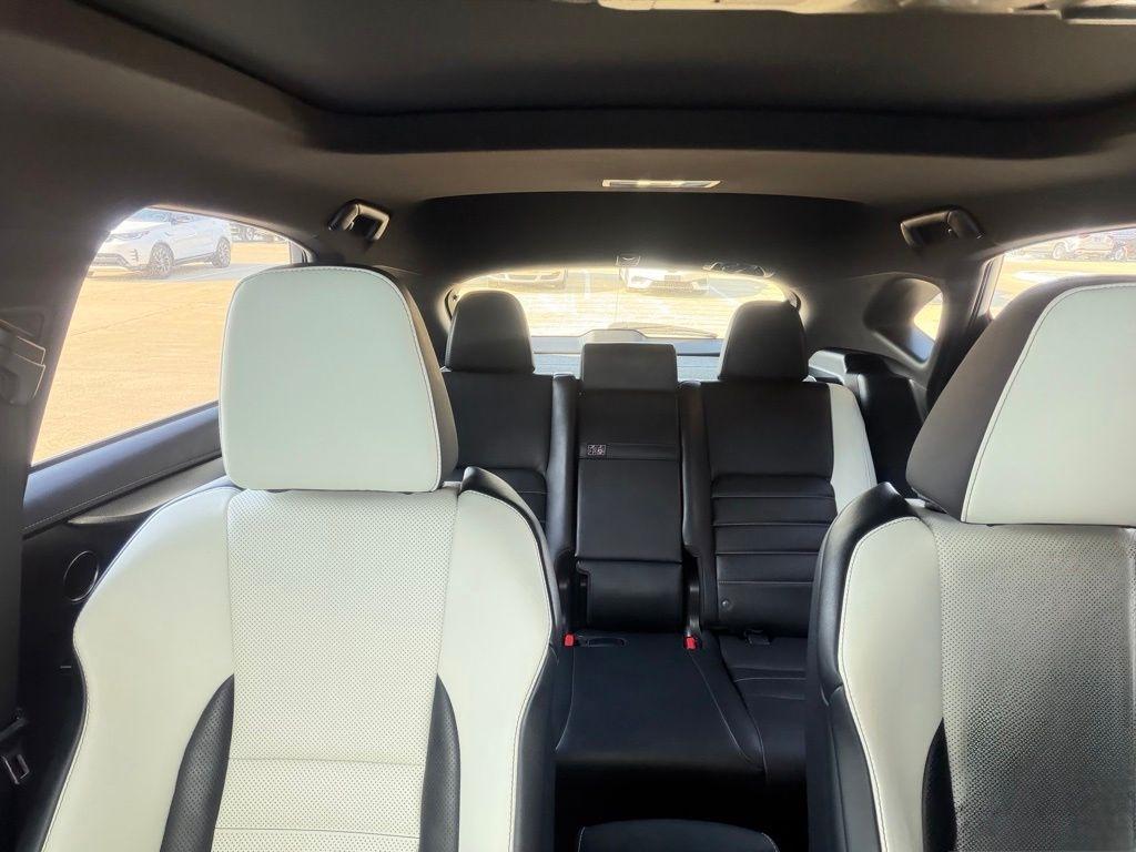 Lexus NX 300  2021