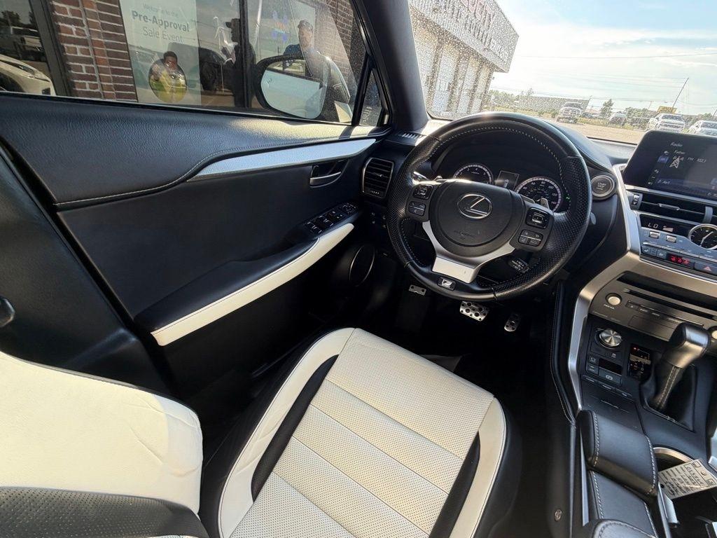 Lexus NX 300  2021