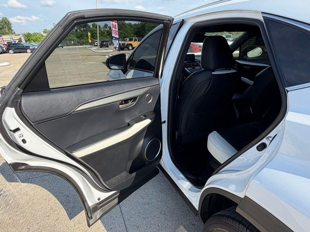 Lexus NX 300  2021