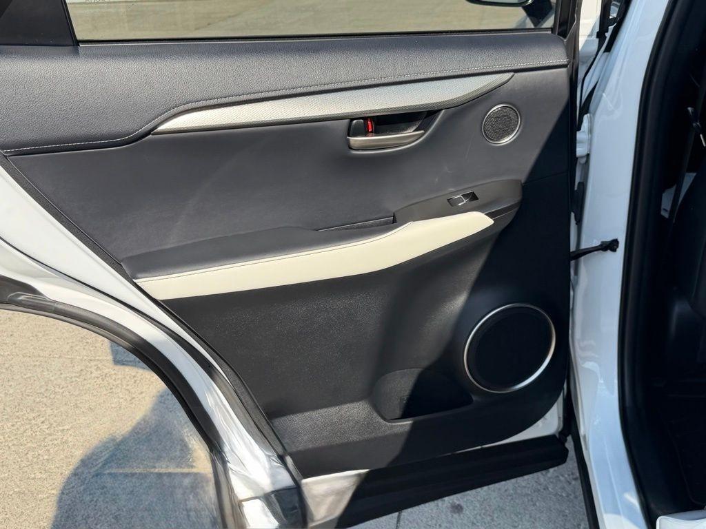 Lexus NX 300  2021