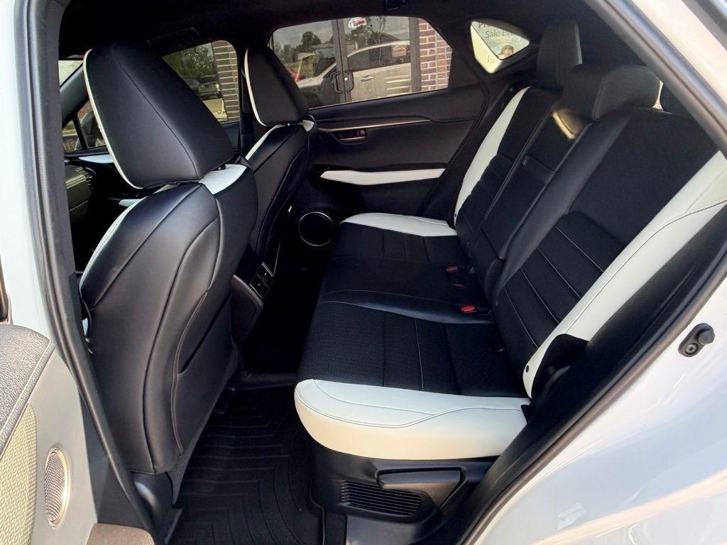 Lexus NX 300  2021