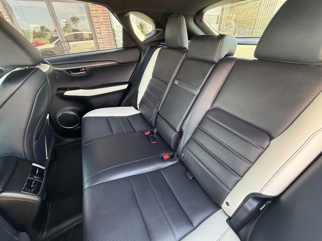 Lexus NX 300  2021