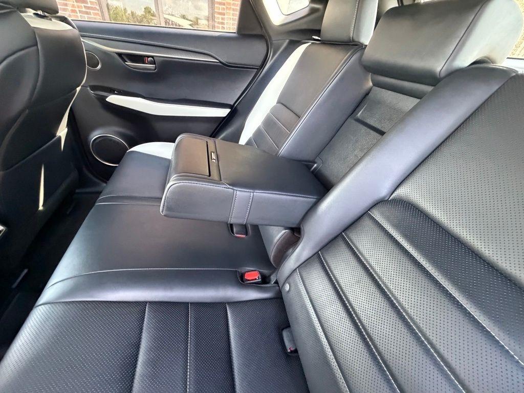 Lexus NX 300  2021