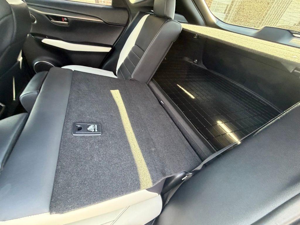 Lexus NX 300  2021