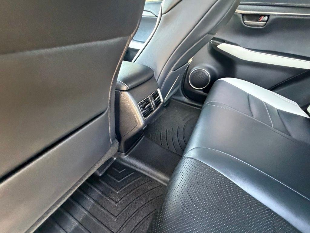 Lexus NX 300  2021