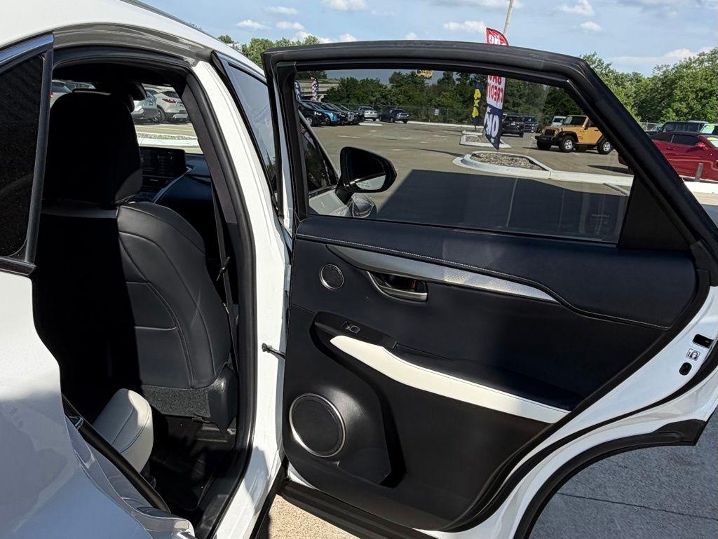Lexus NX 300  2021