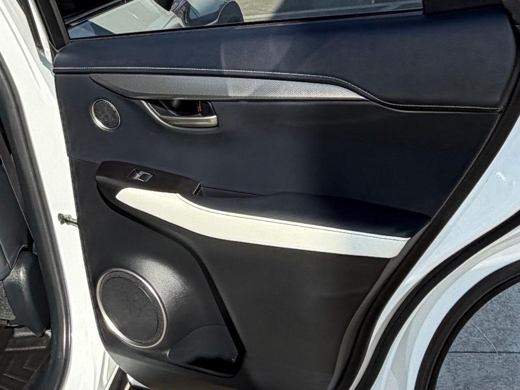 Lexus NX 300  2021