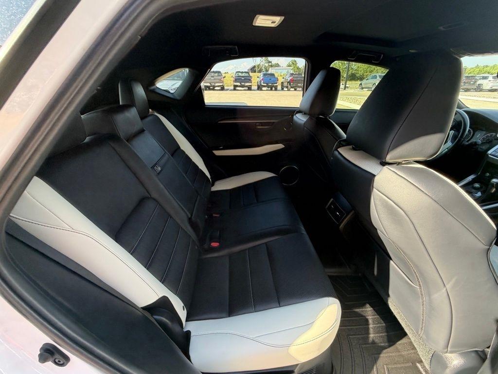 Lexus NX 300  2021