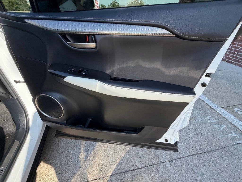 Lexus NX 300  2021