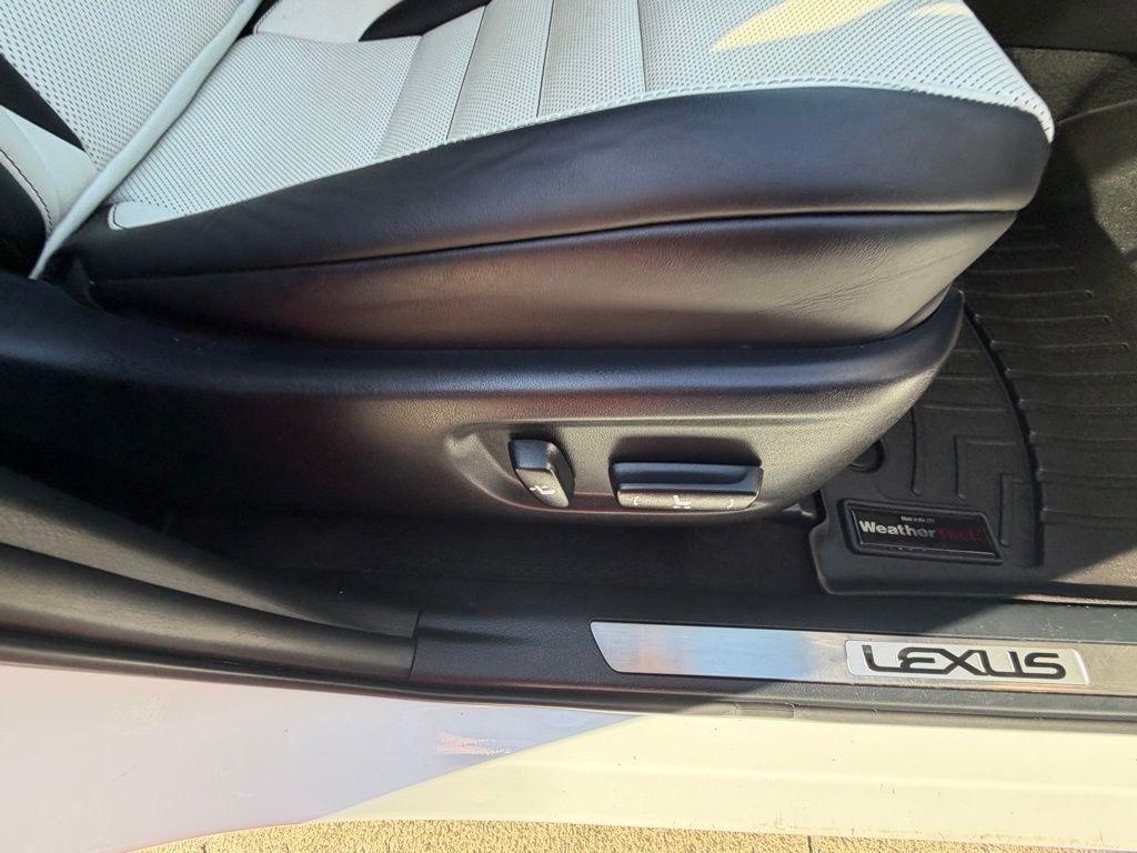 Lexus NX 300  2021
